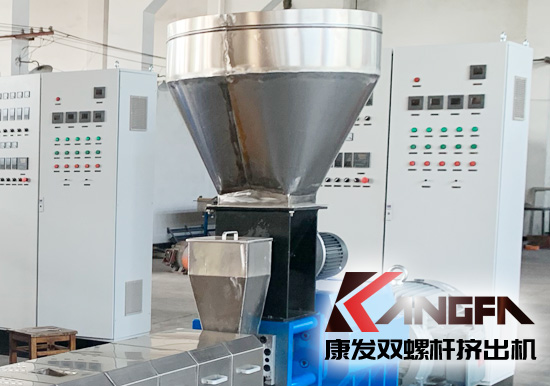 雙螺桿擠出機喂料系統定量加料、攪拌料斗料位控制特點。合理的方案設計，不僅滿足了系統的工藝要求，并且大大降低了工程制造及生產運營成本。