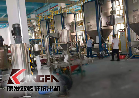全過程自動化雙螺桿擠出機生產(chǎn)線！機械手可以大幅減少工人、提升效率、拉低成本、提高產(chǎn)品品質、提升工廠形象、安全性優(yōu)。
