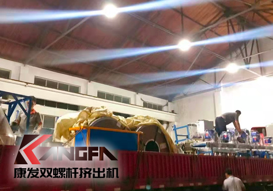 總裝車間：眾志成城齊奮戰(zhàn) 全力以赴保發(fā)貨 確保雙螺桿擠出機(jī)設(shè)備按期交付至顧客手中。