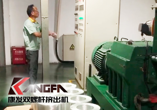 質(zhì)量為先，信譽(yù)為重，管理為本，服務(wù)為誠！康發(fā)雙螺桿設(shè)備老客戶售后維修