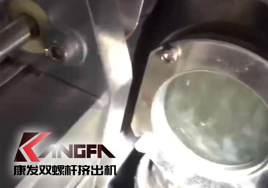 水下造粒機(jī)切粒視頻水中造粒機(jī)康發(fā)75機(jī)雙螺桿擠出造粒機(jī)實(shí)拍！水下切|水下切粒|共混智造|塑料