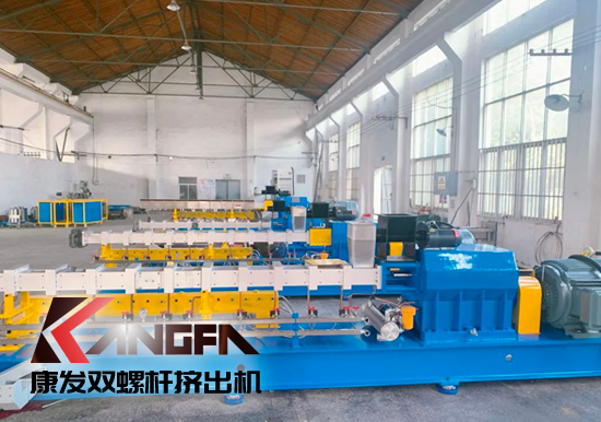 抗高溫戰(zhàn)酷暑，掀起生產(chǎn)熱潮——康發(fā)雙螺桿擠出機(jī)生產(chǎn)車間高溫“烤”驗(yàn)不服“暑”