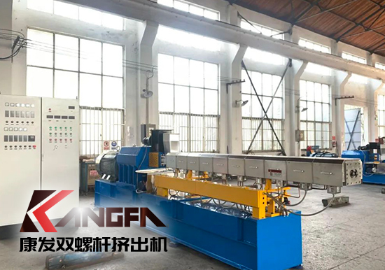 抗高溫戰(zhàn)酷暑，掀起生產(chǎn)熱潮——康發(fā)雙螺桿擠出機(jī)生產(chǎn)車間高溫“烤”驗(yàn)不服“暑”