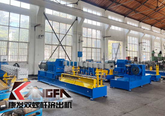 臨近年底,雙螺桿擠出機(jī)發(fā)貨忙,全力以赴為市場(chǎng)!