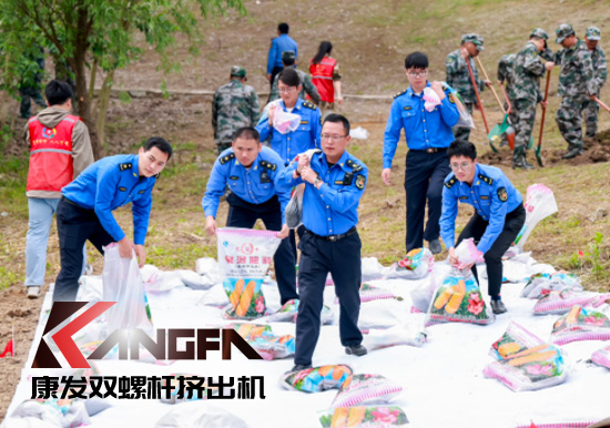 康發(fā)雙螺桿擠出機參與葛塘街道開展主題為“防范災害風險,護航高質量發(fā)展”宣傳活動暨防汛搶險應急演練