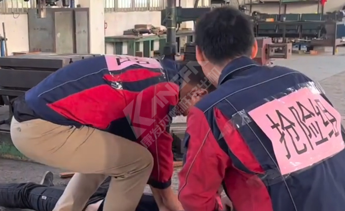人人講安全，個(gè)個(gè)會(huì)應(yīng)急！南京康發(fā)雙螺桿擠出機(jī)開展《觸電傷害應(yīng)急預(yù)案演練》取得圓滿成功