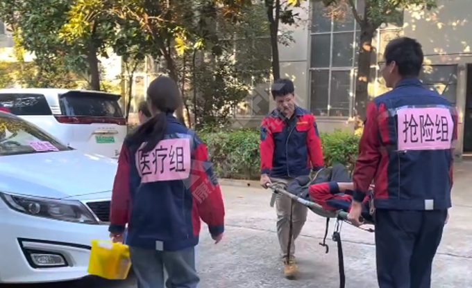 人人講安全，個(gè)個(gè)會(huì)應(yīng)急！南京康發(fā)雙螺桿擠出機(jī)開展《觸電傷害應(yīng)急預(yù)案演練》取得圓滿成功