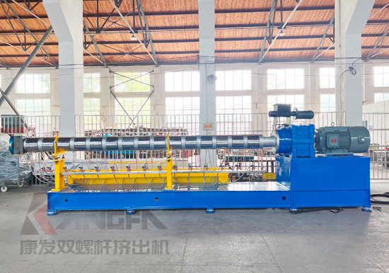 雙螺桿擠出機(jī)高性能塑料制品領(lǐng)域應(yīng)用,高精度控制及穩(wěn)定的加工能力,滿足了工程塑料制品對物理性質(zhì)、化學(xué)性質(zhì)、機(jī)械性能等方面的高要求