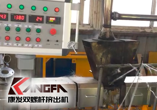 標(biāo)準(zhǔn)化雙螺桿擠出造粒機(jī)組采用新款一體化便攜開機(jī)方式，康發(fā)塑機(jī)為您想的更多！