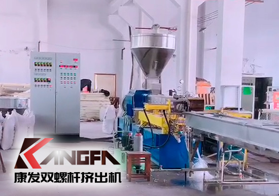 熔噴料雙螺桿擠出造粒機組設(shè)備視頻，日產(chǎn)量可達800萬只口罩用原料，熔脂可達1400-1600