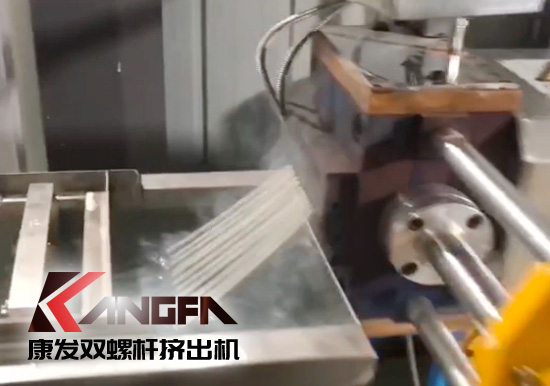 65高扭+PLC，尼龍加纖雙螺桿擠出機(jī)試機(jī)