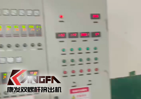 水下切粒雙螺桿擠出機機組安裝調(diào)試生產(chǎn)！深耕于雙螺桿擠出機行業(yè)！相信我們！您會獲取更大的利益?。?！